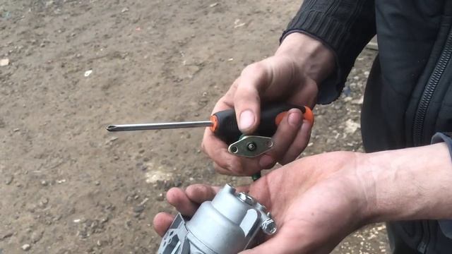 Одна з причин коли не заводиться генератор бензиновий потужність 5 кВа Ремонт карбюратора голка смотреть онлайн
