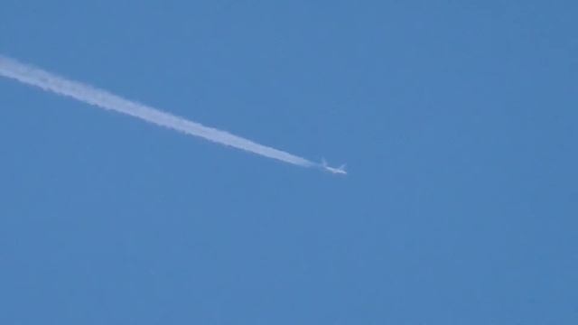 Panasonic HC-V270 - 90x i.ZOOM Plane смотреть онлайн