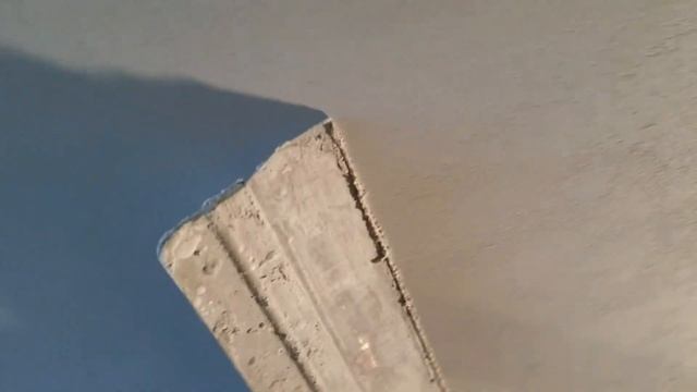 STUCADOREN MET KNAUF GEELBAND STUKWERK MET MOTIEF