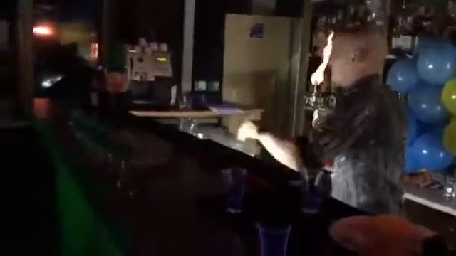 Просто обычный понедельник и экстрим шоты БОМБЕЙ))))))))))))) смотреть онлайн