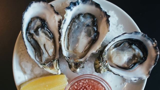 На своем дне рождения невестка унизила свекровь за ее подарок. Но, услышав ее ответ, гости замерли. смотреть онлайн