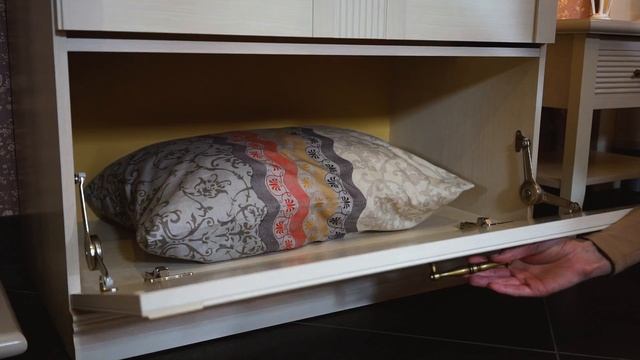 Спальня из коллекции «Кантри» от мебельной компании «Ангстрем» смотреть онлайн