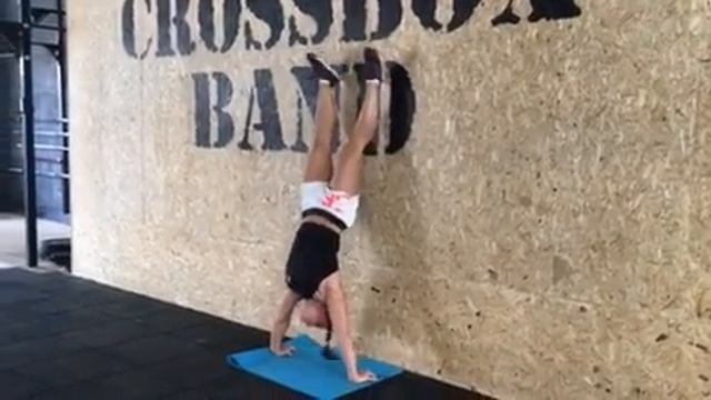 Строгие отжимания в стойке на руках смотреть онлайн