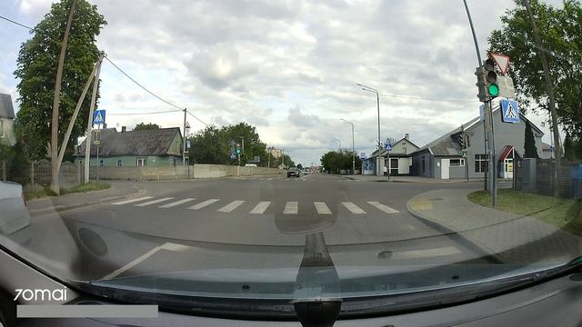 Брест, ул. Пионерская. Проезд в обе стороны. Дорожные знаки и дорожная разметка. смотреть онлайн