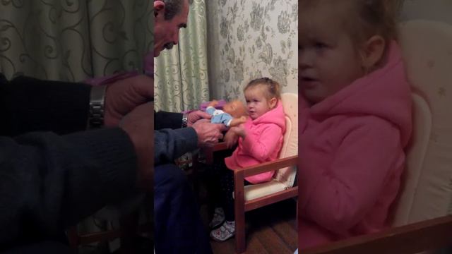 Дед пришел поздравить внучку на ДР смотреть онлайн
