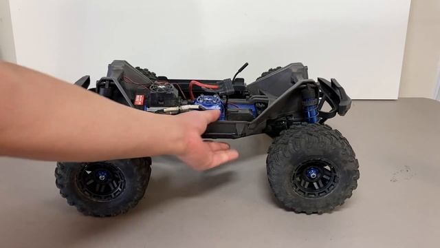 Traxxas Stampede 4x4 vs. Maxx comparison review смотреть онлайн
