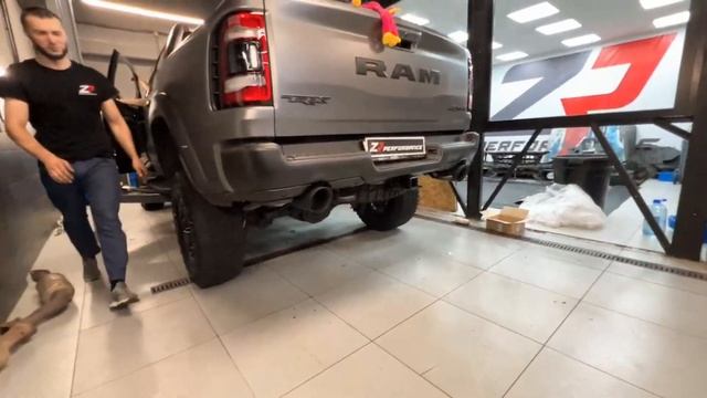 Куертов показал подарок со своего Дня Рождения | Кореш, Парадеевич, Поц, Фрейм Таймер, Горилла смотреть онлайн