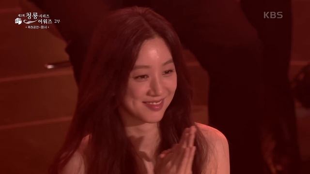 화사, ‘마리아&멍청이’ 축하공연 [제2회 청룡시리즈어워즈/The 2nd Blue Dragon Series Awards] | KBS 230719 방송 смотреть онлайн