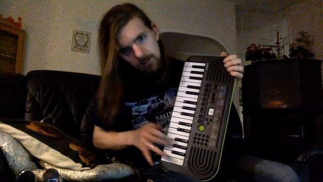 You're the devil in disguise - ELVIS cover on my toy keyboard смотреть онлайн