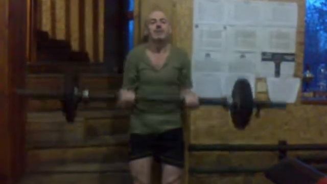 бицепс,аксель 45кг(100фунтов)12раз смотреть онлайн