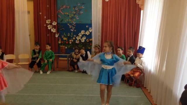 Выпускной старшей группы 2015 МУХА-ЦОКОТУХА