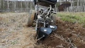 Минитрактор переломка. Первое испытание плуга.