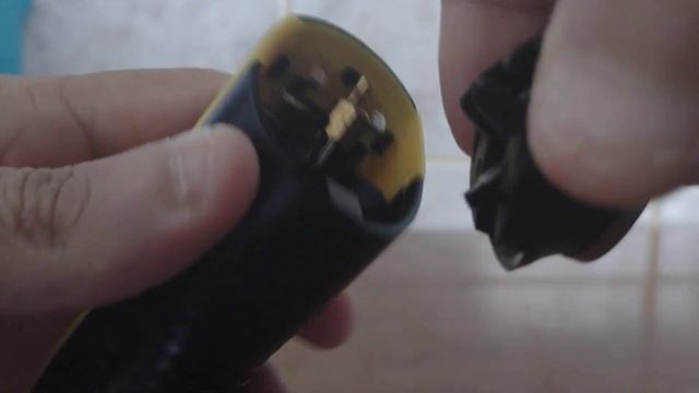 Explicando como encaixar a lamina no aparador de pelo GAMA SPORT GCX623 смотреть онлайн