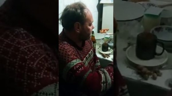 Алкаш Серёга ест перец за бутылку