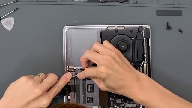 Macbook Pro 13 A1708 更換電池 смотреть онлайн