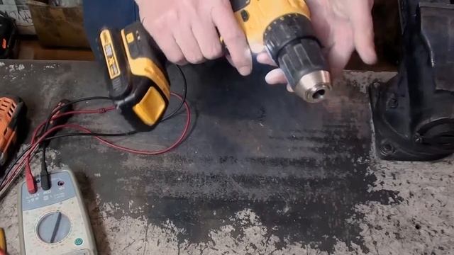 DeWalt шуруповерт задымил смотреть онлайн