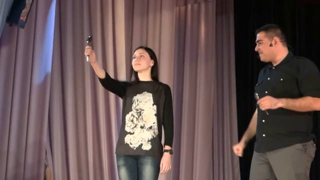 Сгибание ложек!!! На сцене известный израильский менталист и наш друг смотреть онлайн