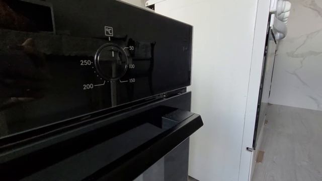 Распаковка — Электрический духовой шкаф Electrolux OEF5C50Z смотреть онлайн