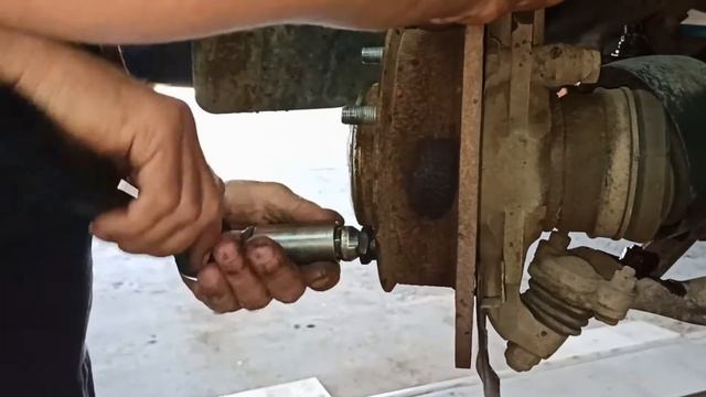 Chevrolet NIVA, Нива замена переднего тормозного цилиндра!!! #ремонт #ремонтавто #то #обзор
