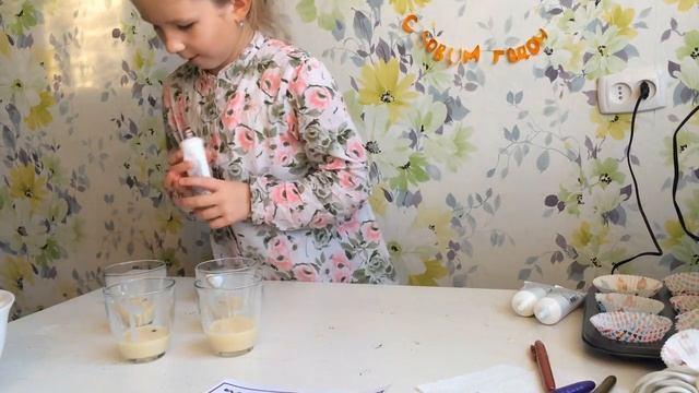 Капкейки из цветного теста смотреть онлайн