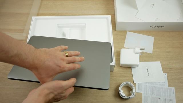 Unboxing MacBook Pro 15