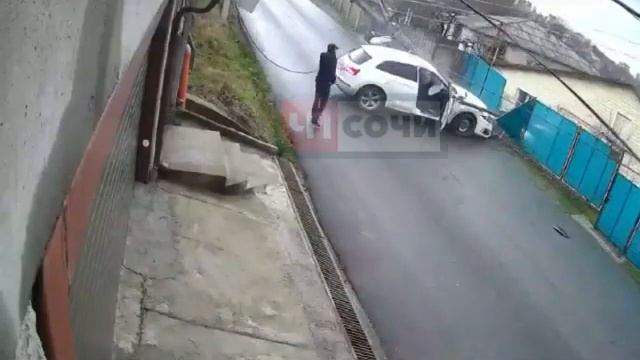Водитель на Audi оставил поселок без света в Сочи смотреть онлайн