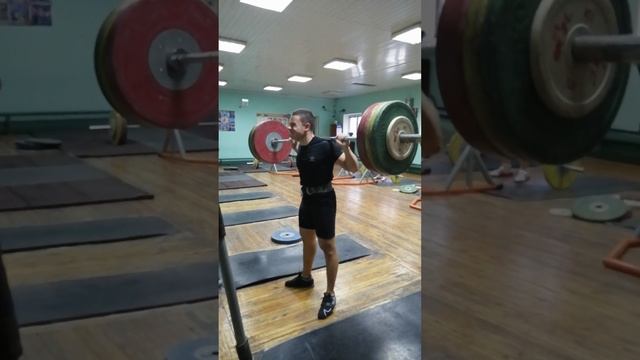 Приседания 130кг на 23 раза, в 15 лет смотреть онлайн