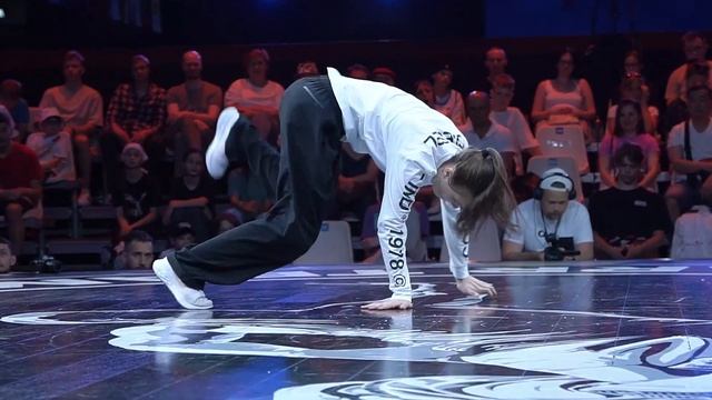 Best Russian BGIRLS Seven2Smoke ft. Kastet, Vavi, Art, Tata, Ari, Kristina, Nastya BMT & Tori/BSF'2 смотреть онлайн