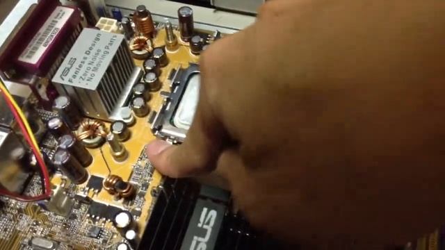 デュアルコアCPU、Intel Pentium Dual-Coreを買いました。 смотреть онлайн