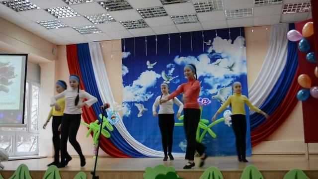 Танцевальный подарок на 8 Марта учителям 4 гимназии от 4 Б класса. 2016 г. смотреть онлайн
