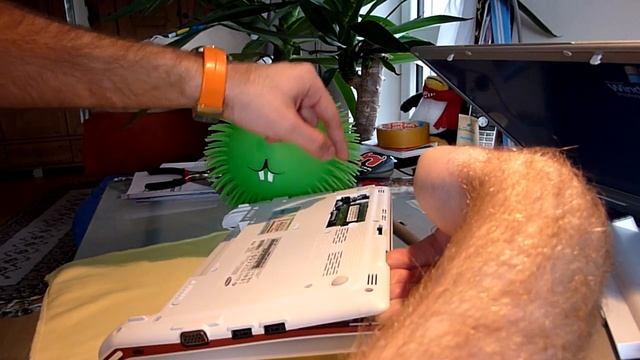 Samsung N150 Arbeitsspeicher aufrüsten und Festplatte tauschen смотреть онлайн