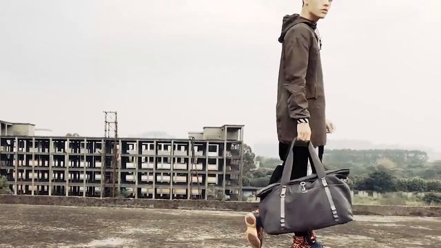 Легкая мужская большая вместимость 50л Duffle Bag Водонепроницаемая дорожная сумка смотреть онлайн