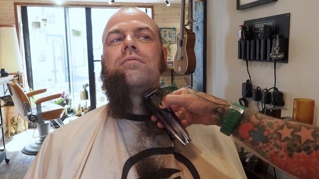 Man Shocks Family After Shaving off 12 Year Old Beard смотреть онлайн