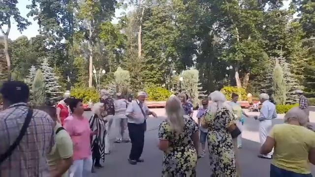Две ромашки танцы в парке Горького Харьков 23.07.2023 смотреть онлайн