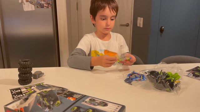 Lego Technic Monster Jam Grave Digger Speed Build