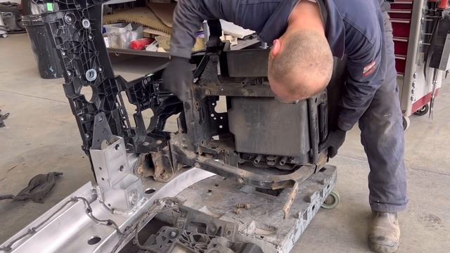 2016 RENAULT T 460 front end repair. part. 2 смотреть онлайн