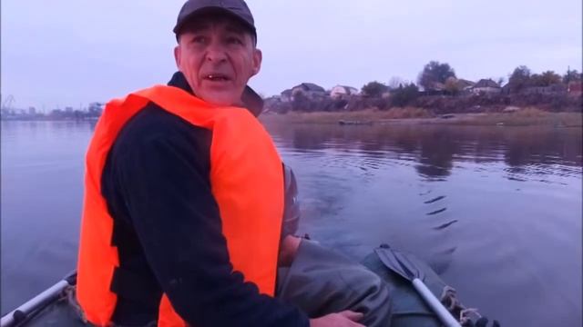 Лодочный китайский мотор YADAU 9.9 (хандкай) работа осенью. Еще обкатка смотреть онлайн