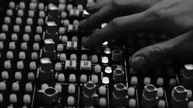 Get Edgy with BioSilk Rock Hard смотреть онлайн