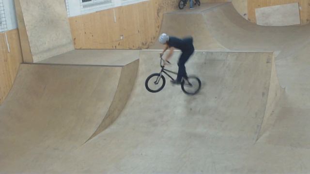 Ondra Berka BMX Moments смотреть онлайн