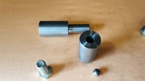 петля ворот с регулировкой, плюс полезный инструмент из хлама.