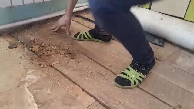 У бабушки в деревне\помогаем бабушке\бабушка упала повредила руку смотреть онлайн