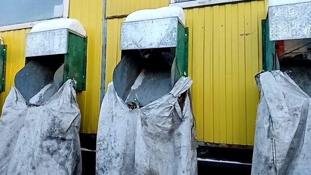 Процесс сортировки мусора на Ачинском полигоне смотреть онлайн