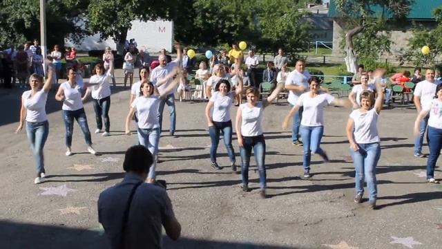 ФЛЕШМОБ РОДИТЕЛЕЙ 2017 СОШ №2 П. ДОБРИНКА смотреть онлайн