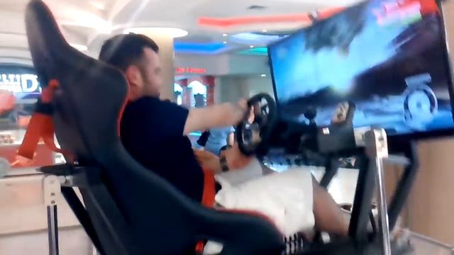 Pattaya, awesome car driving GAME simulator, Ripleys Believe It or Not смотреть онлайн