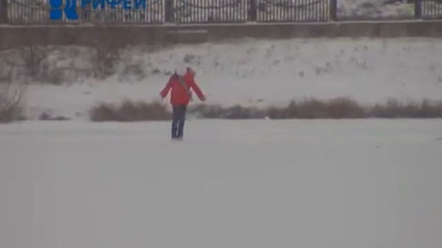 люди на льду смотреть онлайн
