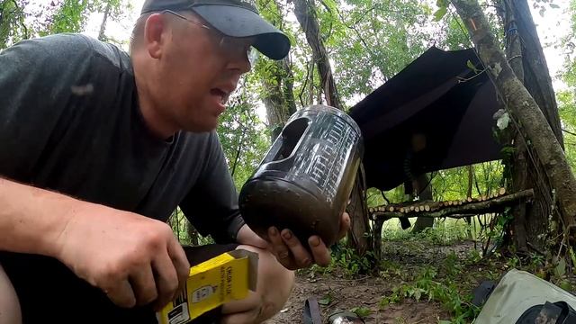 Swamp Survival Camping & Bushcraft (No Tent) - Hunting & Eating Frogs смотреть онлайн