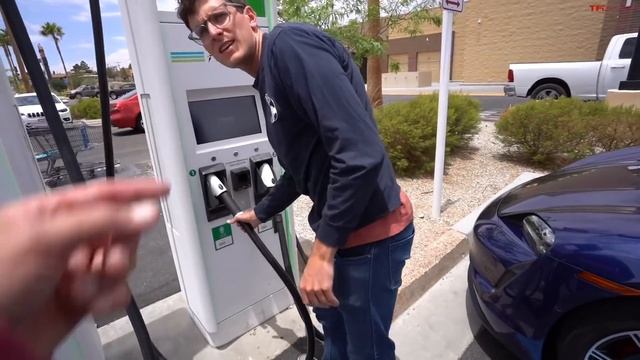 This Rivian R1T Just Successfully Towed 2,700 Miles — Guess How Many Times It Stopped To Charge! смотреть онлайн