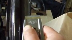 Чем срезать резиновый клей после снятия автостекла?!!!