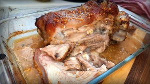 Свиная рулька запеченная в медово-горчичном соусе / вкуснейшая свиная рулька, запеченная в духовке!