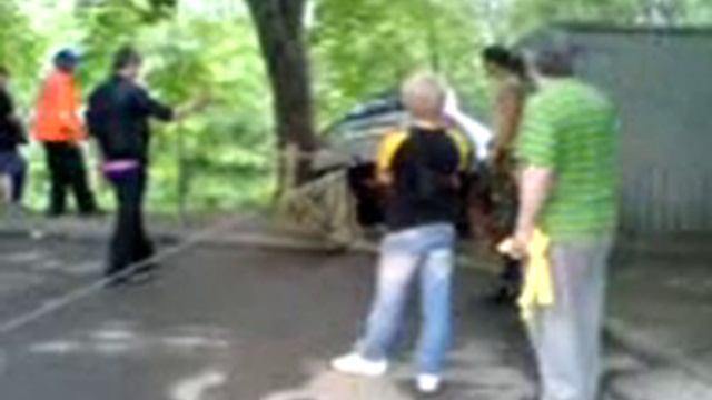 Процесс спасения Volkswagen Б6 с помощью лебедки из оврага! смотреть онлайн